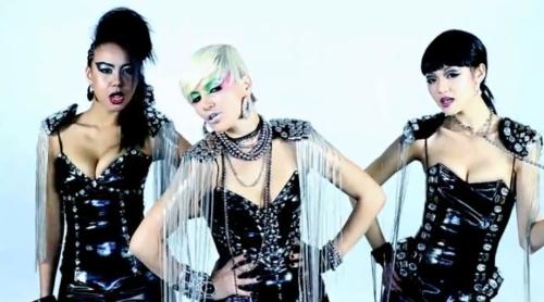 “Киви” хамтлагийнхан хаагуур юу хийж явна